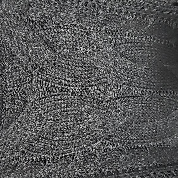 Off the shoulder Sweater - Picture 2 of 3